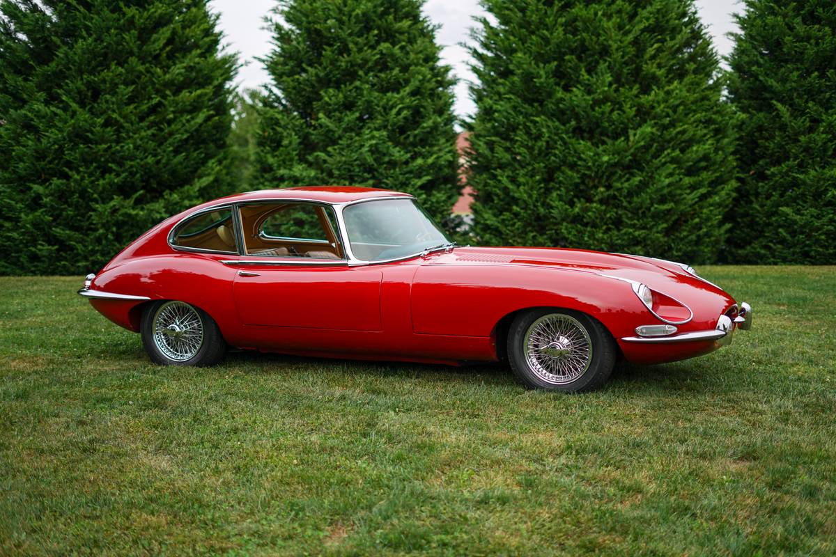 Jaguar-E-type-1968-23