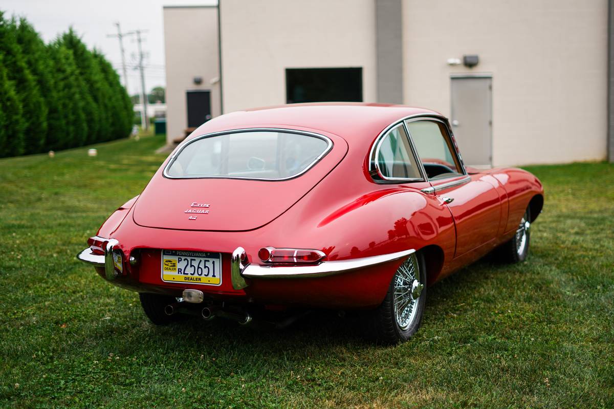 Jaguar-E-type-1968-5