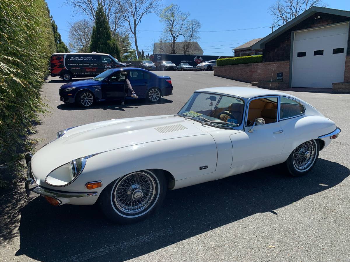 Jaguar-E-type-1970-21