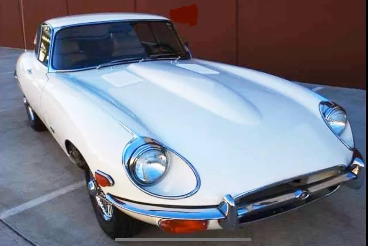 Jaguar-E-type-1970-23