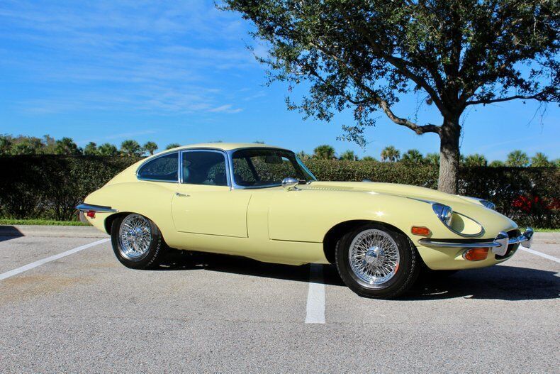 Jaguar-S-2-XKE-4.2-fixed-head-coupe-1970-2