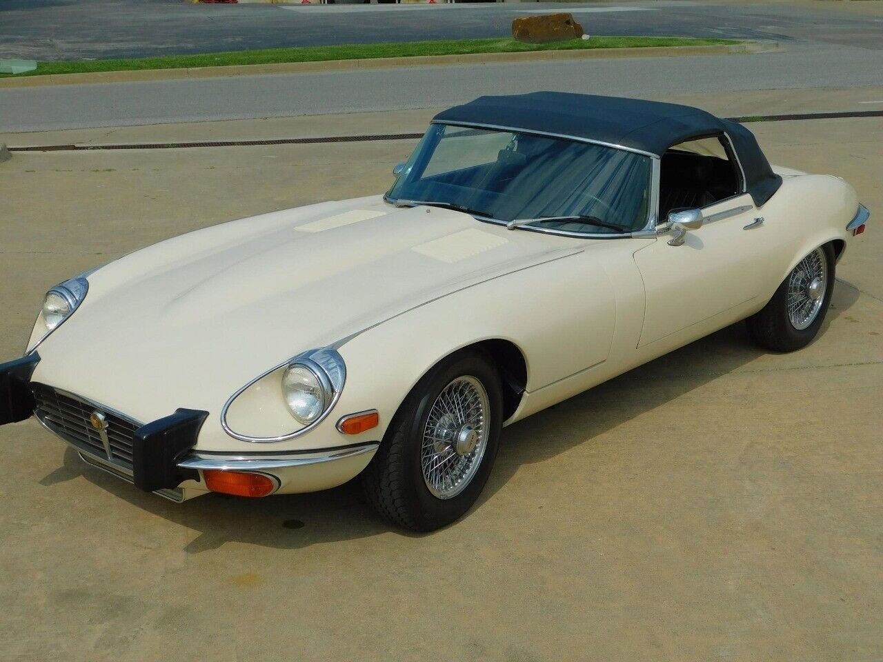 Jaguar-XK-1974-9