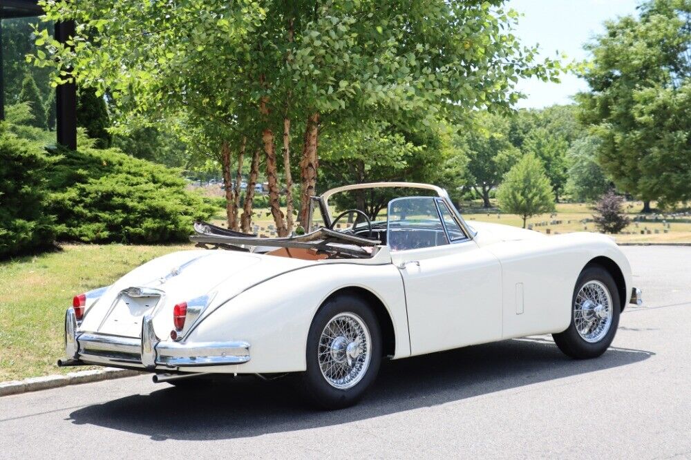 Jaguar-XK150-DHC-1961-4