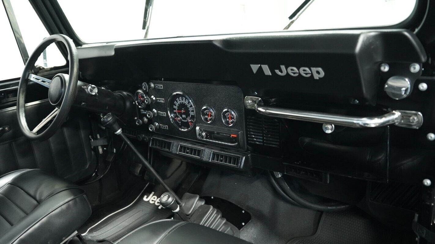 Jeep-CJ-1982-39