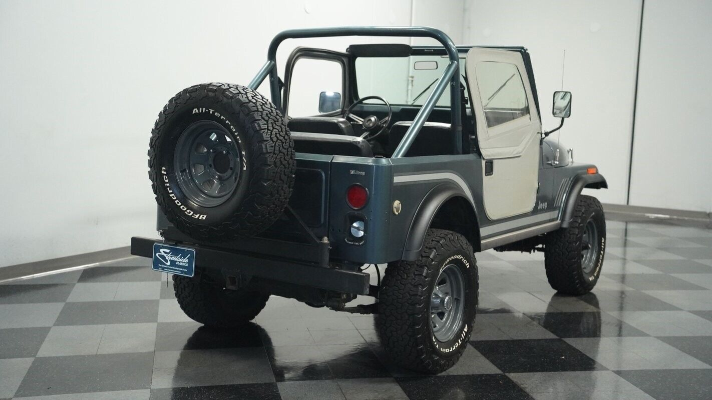 Jeep-CJ-1983-10