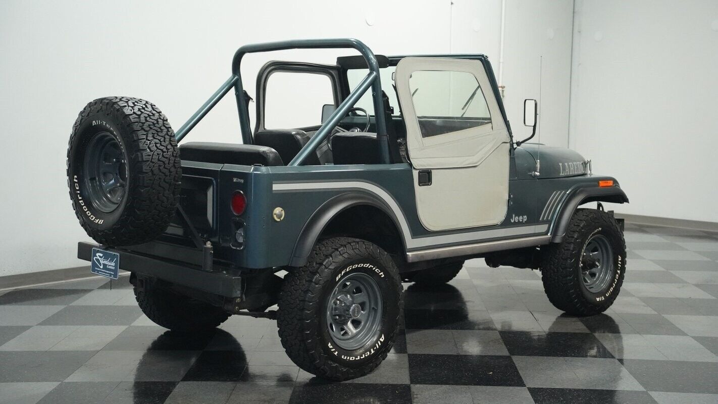 Jeep-CJ-1983-11