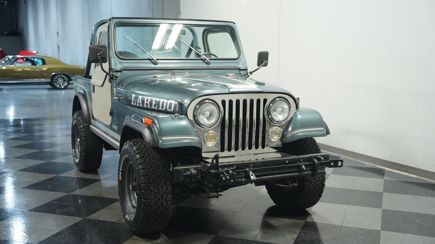 Jeep-CJ-1983-14