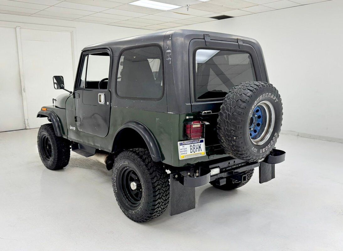 Jeep-CJ-1983-2