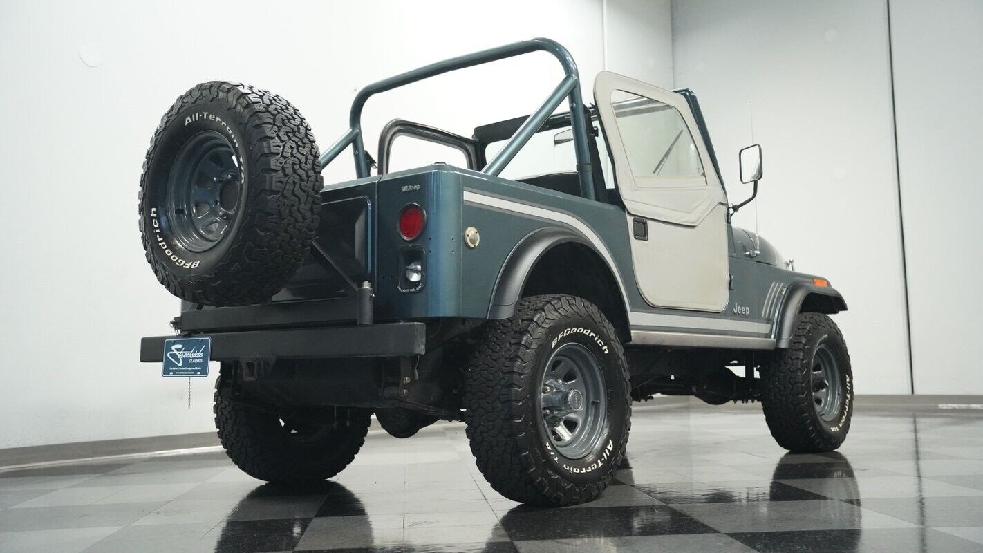 Jeep-CJ-1983-24