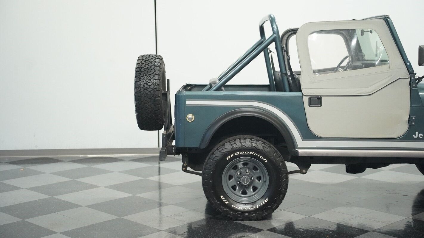 Jeep-CJ-1983-26