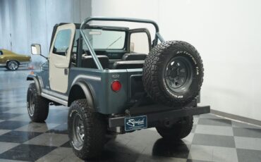 Jeep-CJ-1983-8