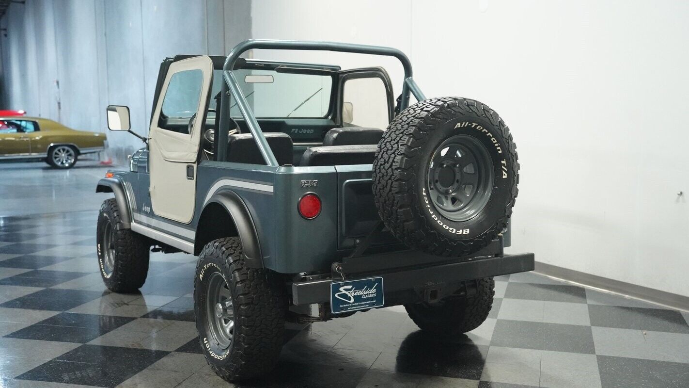 Jeep-CJ-1983-8