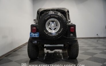 Jeep-CJ-1986-8