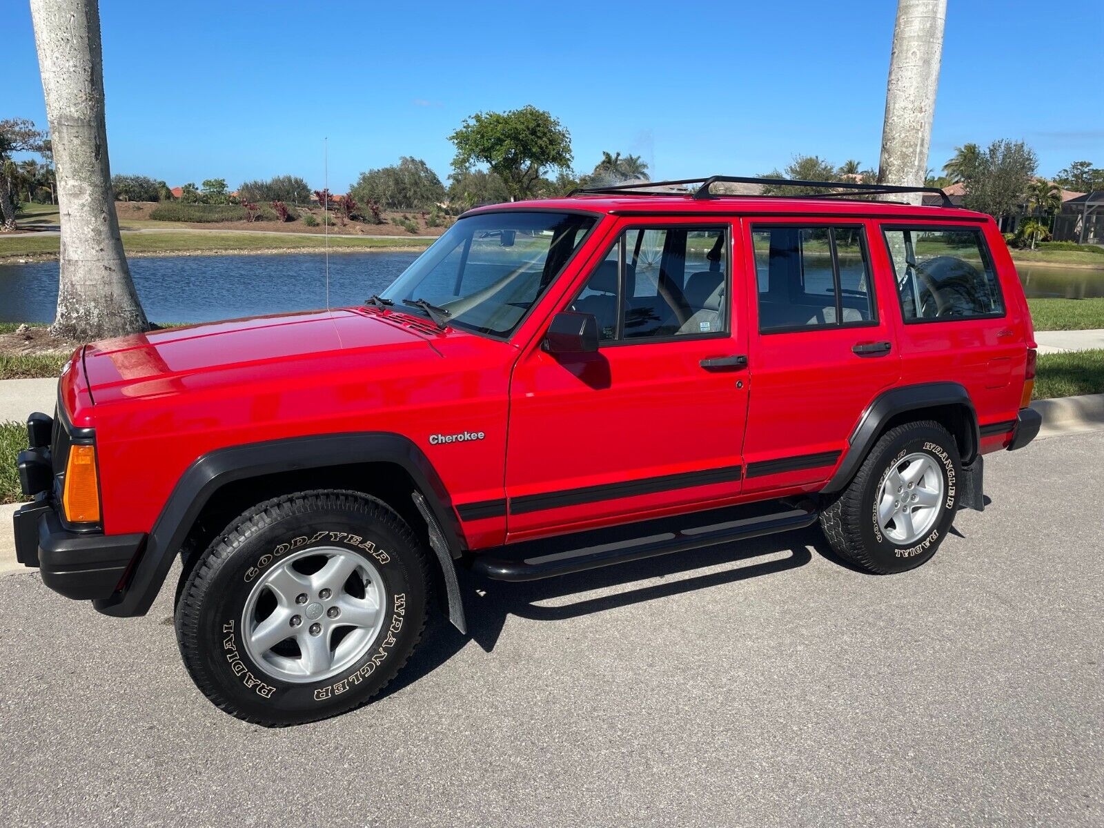 Jeep-Cherokee-SUV-1993-1