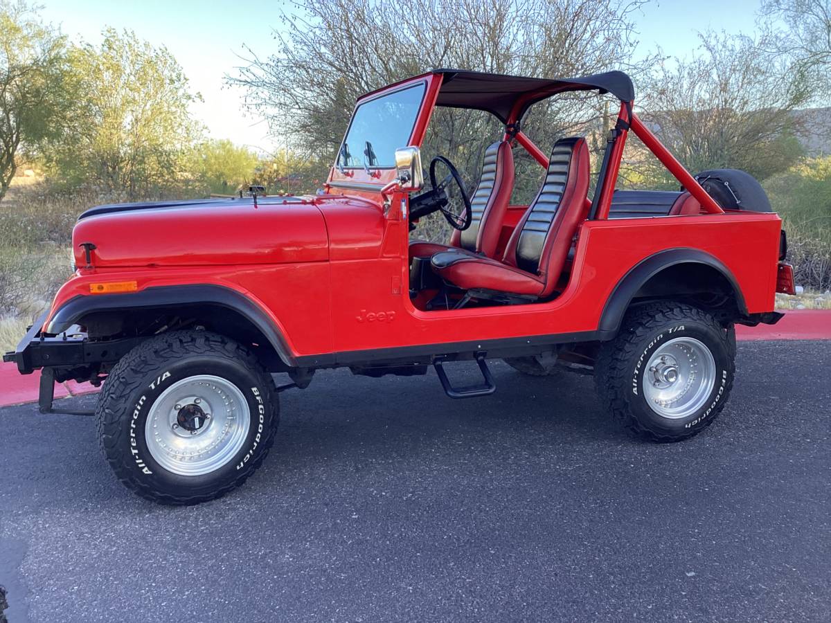 Jeep-Cj-7-open-body-with-extra-duty-suspension-1981-1