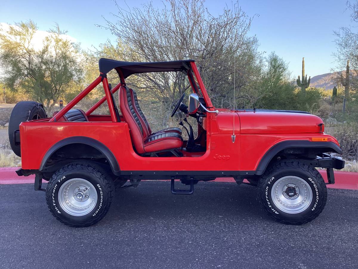 Jeep-Cj-7-open-body-with-extra-duty-suspension-1981-2