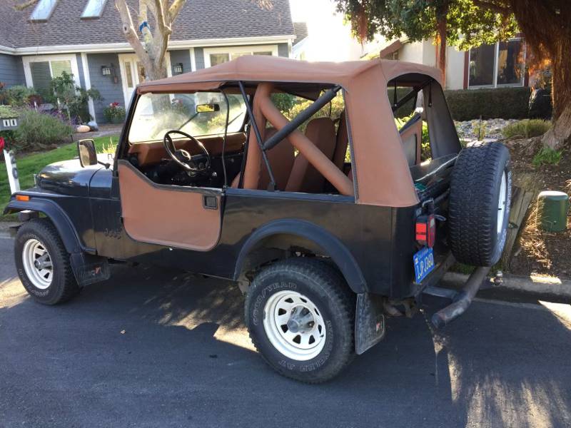 Jeep-Cj-7-open-body-with-extra-duty-suspension-1984-1