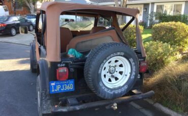 Jeep-Cj-7-open-body-with-extra-duty-suspension-1984-2