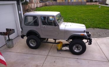 Jeep-Cj-7-open-body-with-extra-duty-suspension-1985-2