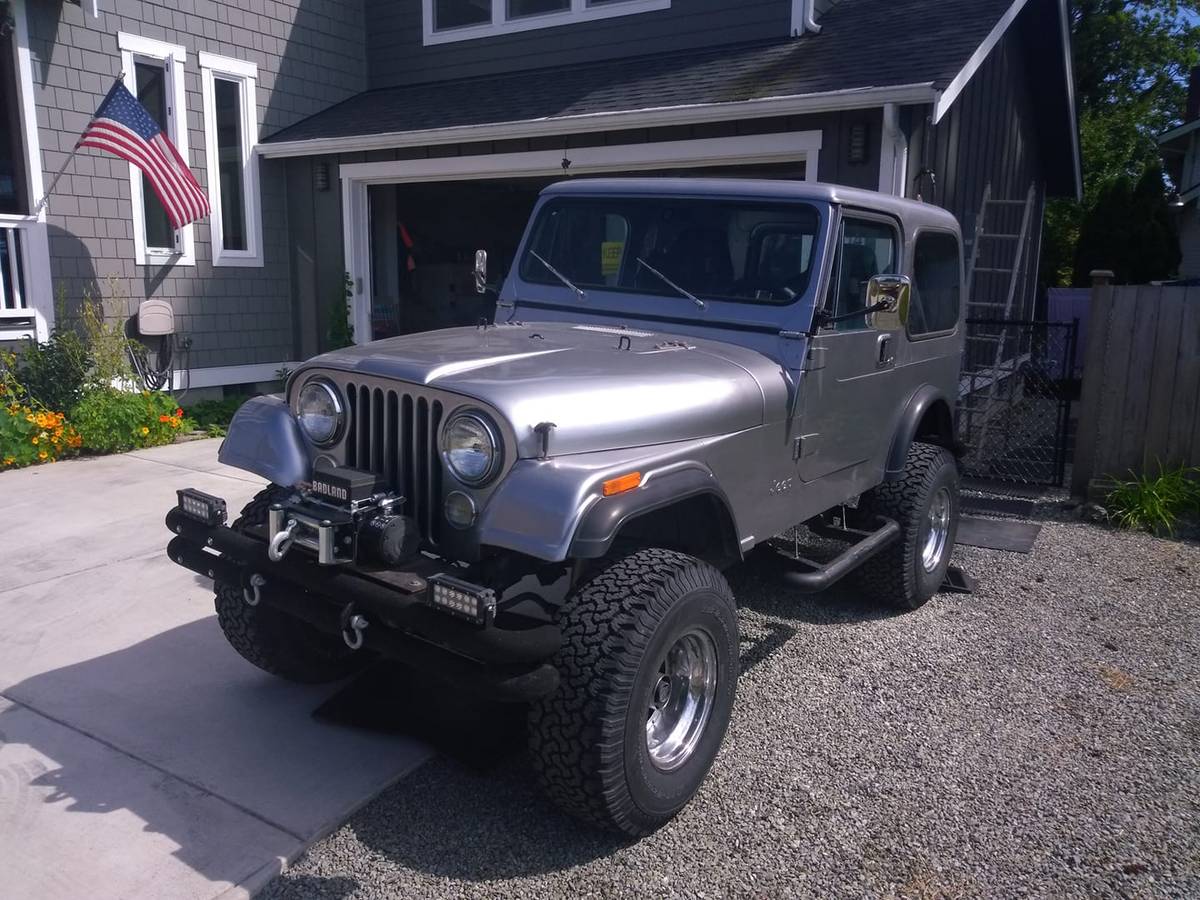 Jeep-Cj-7-open-body-with-extra-duty-suspension-1985-3