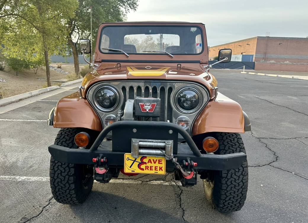 Jeep-Cj8-scrambler-1981-1