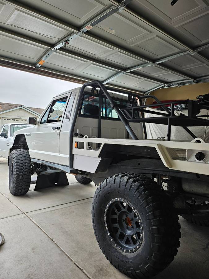 Jeep-Comanche-1990-8