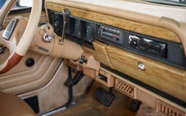 Jeep-Grand-Wagoneer-1988-17