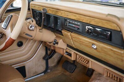 Jeep-Grand-Wagoneer-1988-17