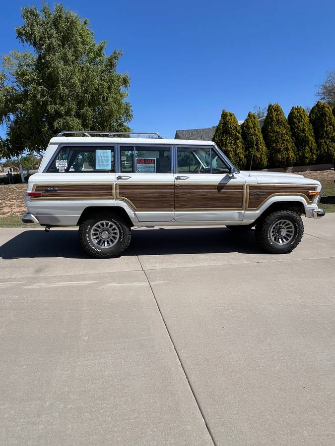 Jeep-Grand-wagoneer-1988-16