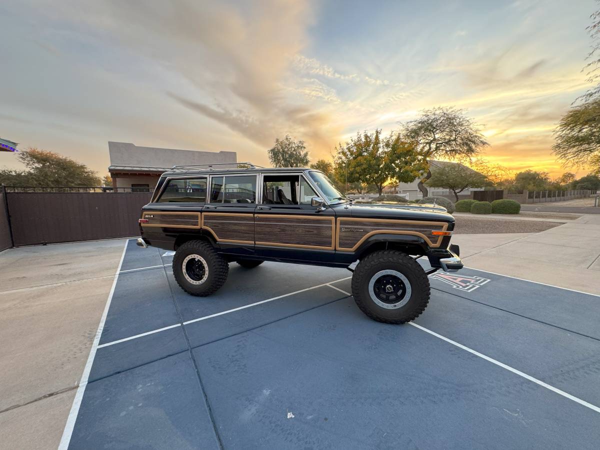 Jeep-Grand-wagoneer-1989-1