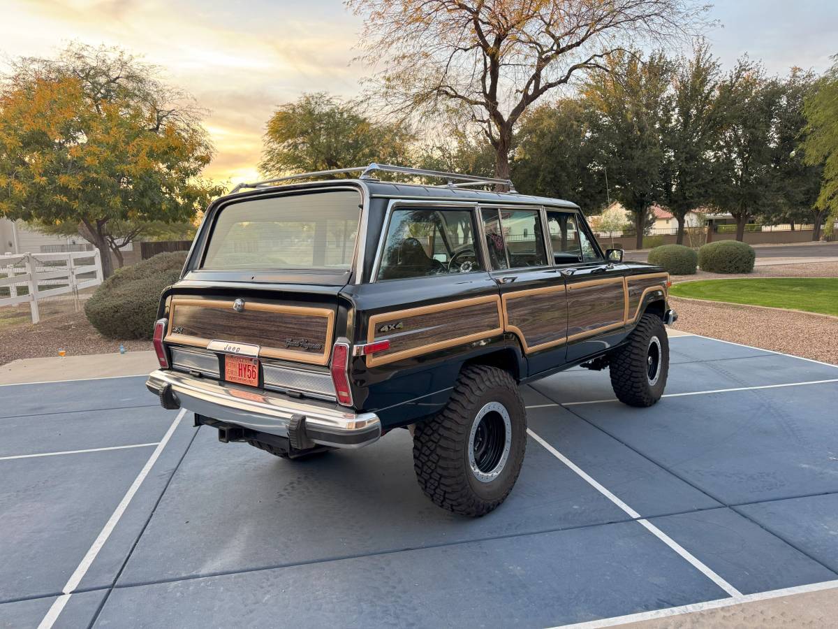 Jeep-Grand-wagoneer-1989-19