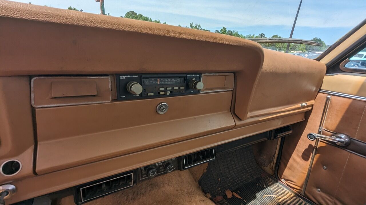 Jeep-J-20-Pickup-1977-11