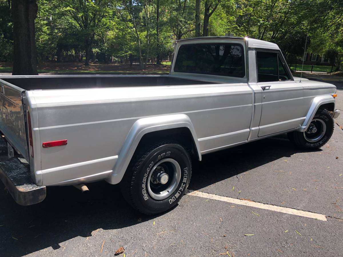 Jeep-J10-pickup-1982-13