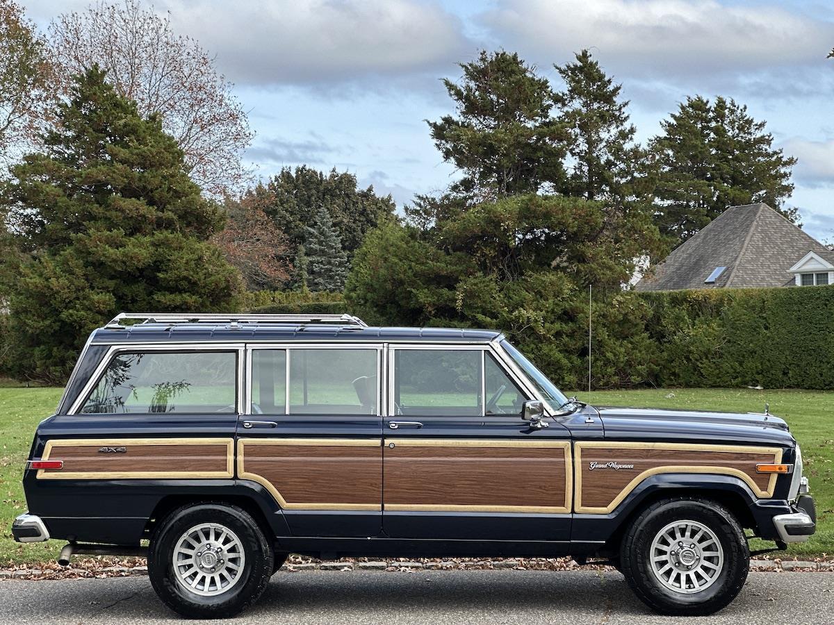 Jeep-Wagoneer-SUV-1988-13