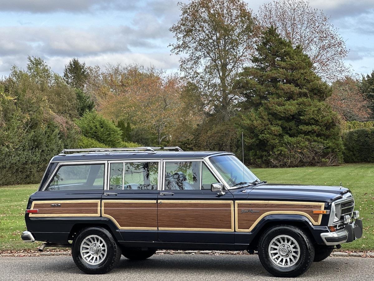 Jeep-Wagoneer-SUV-1988-28