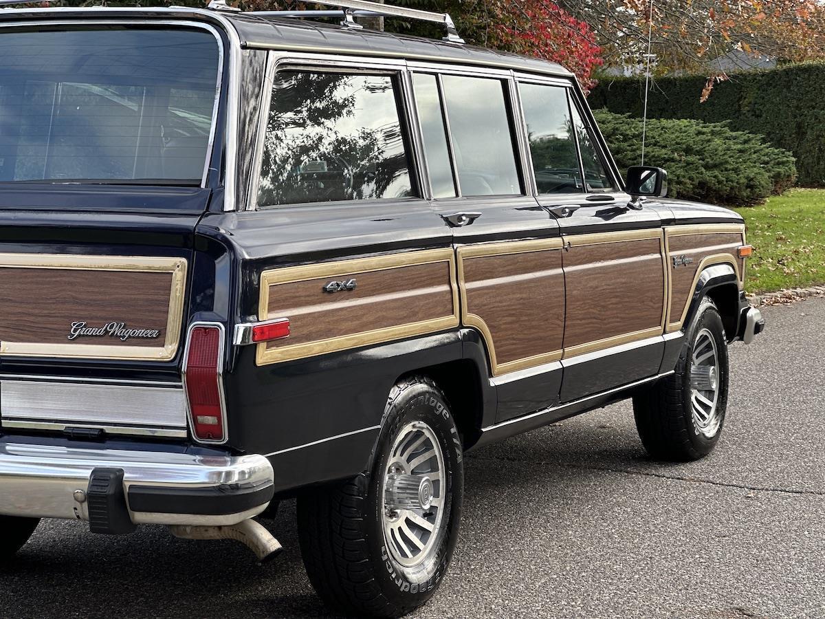 Jeep-Wagoneer-SUV-1988-30