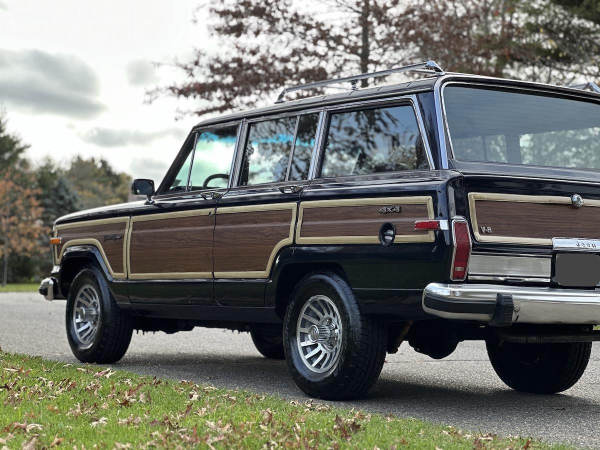 Jeep-Wagoneer-SUV-1988-33