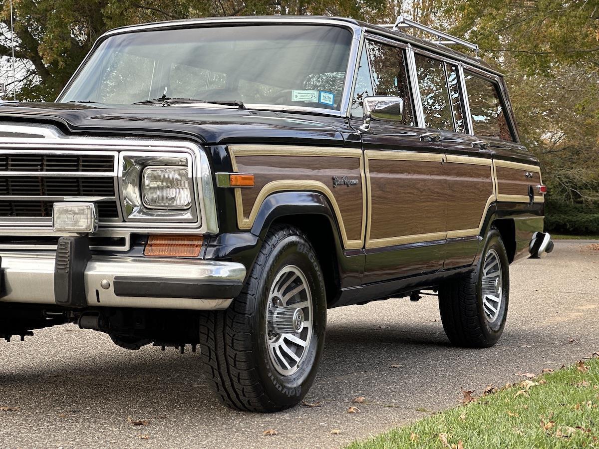 Jeep-Wagoneer-SUV-1988-35