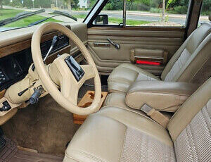 Jeep-Wagoneer-SUV-1991-7