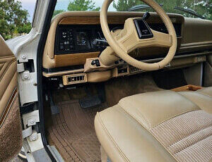 Jeep-Wagoneer-SUV-1991-8