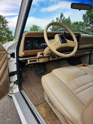 Jeep-Wagoneer-SUV-1991-8