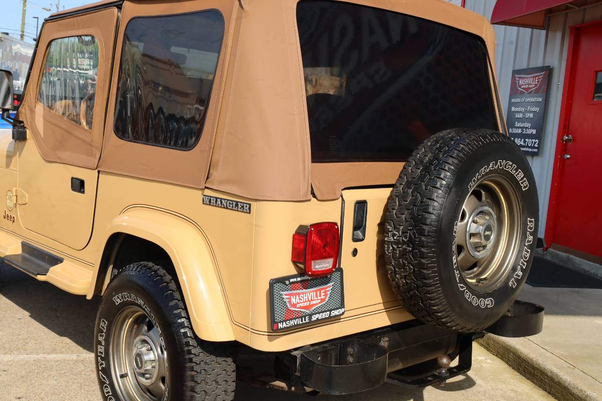 Jeep-Wrangler-1988-16