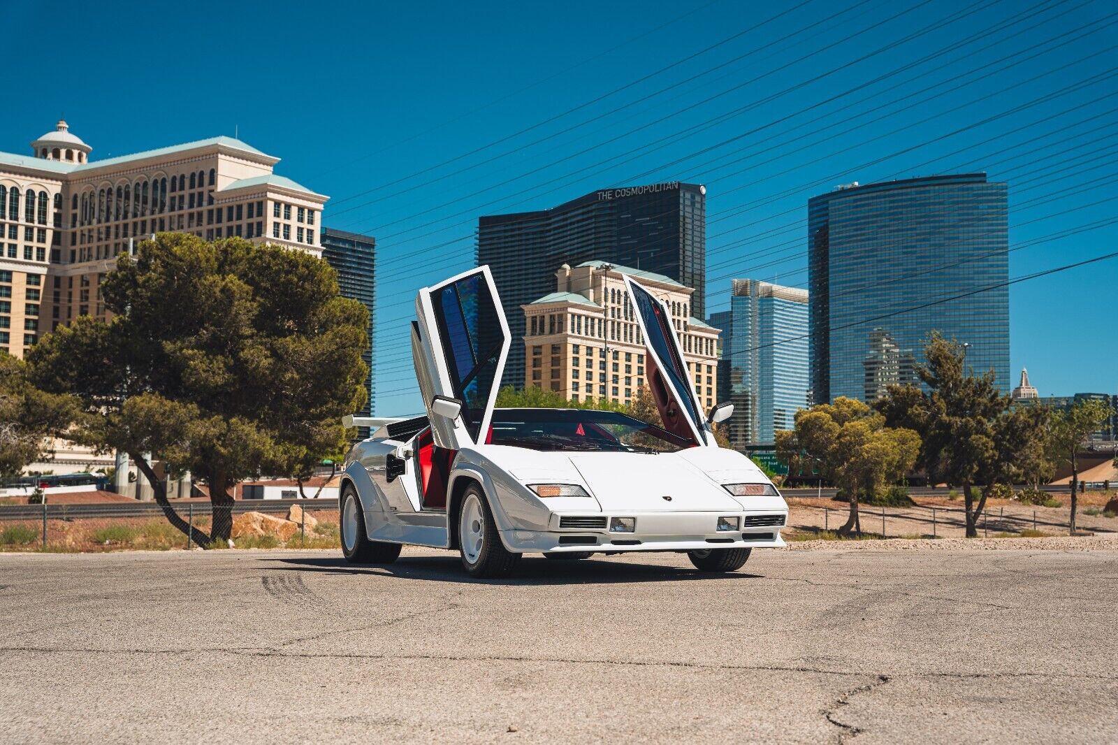 Lamborghini-Countach-Coupe-1984-1