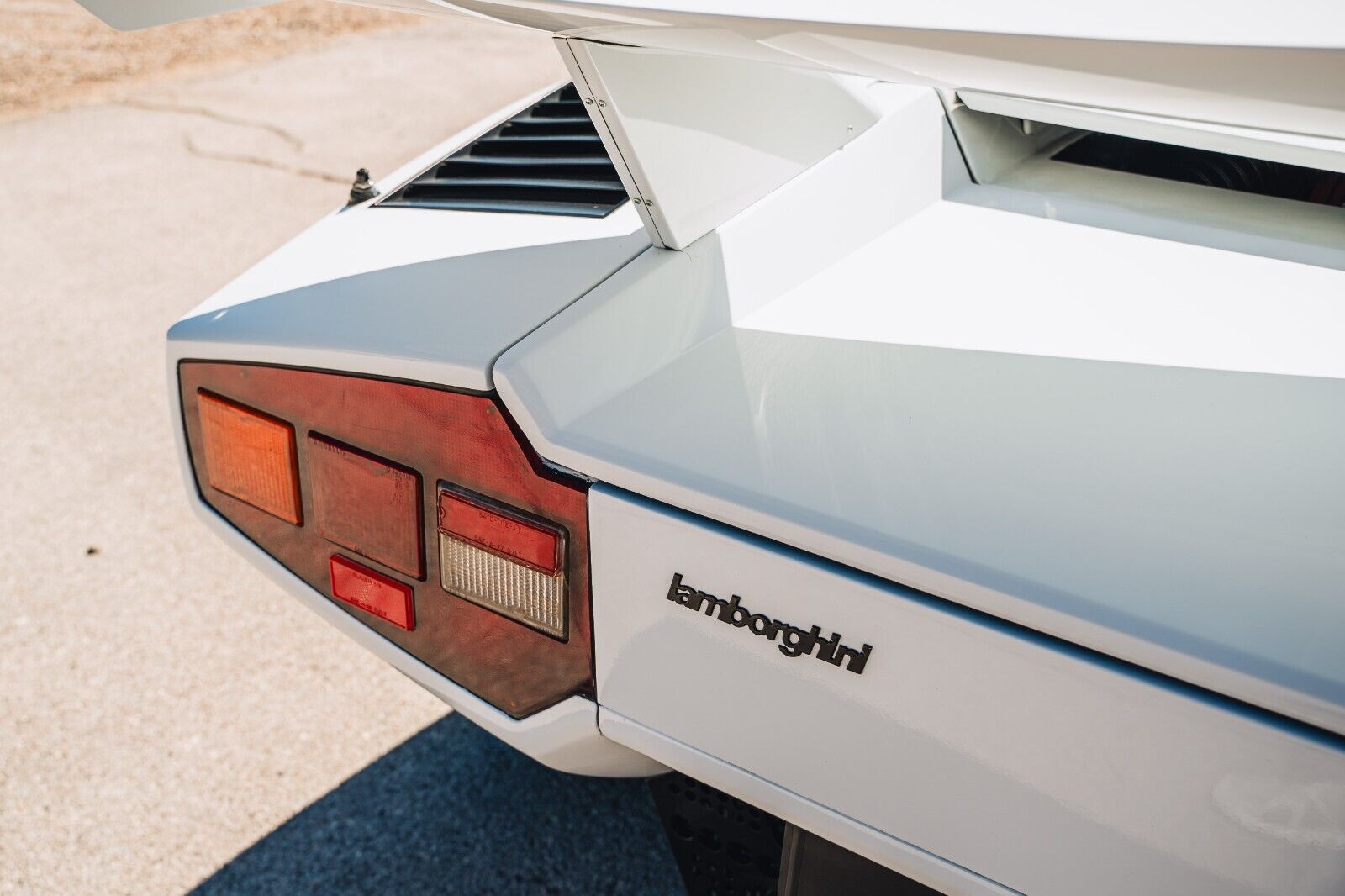 Lamborghini-Countach-Coupe-1984-13