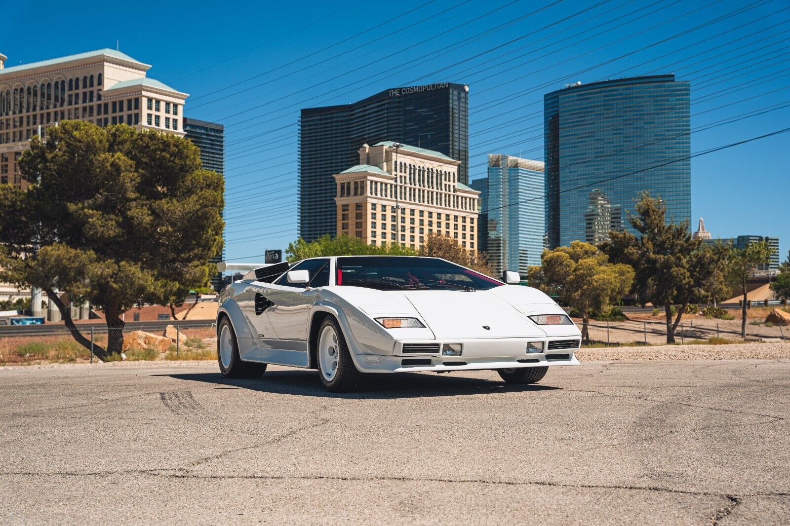 Lamborghini-Countach-Coupe-1984-2