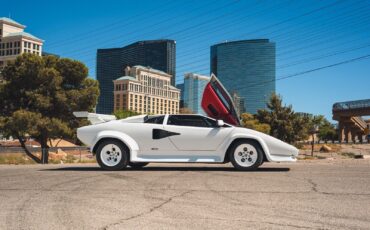 Lamborghini-Countach-Coupe-1984-4