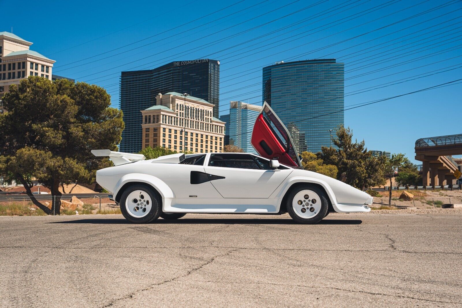 Lamborghini-Countach-Coupe-1984-4