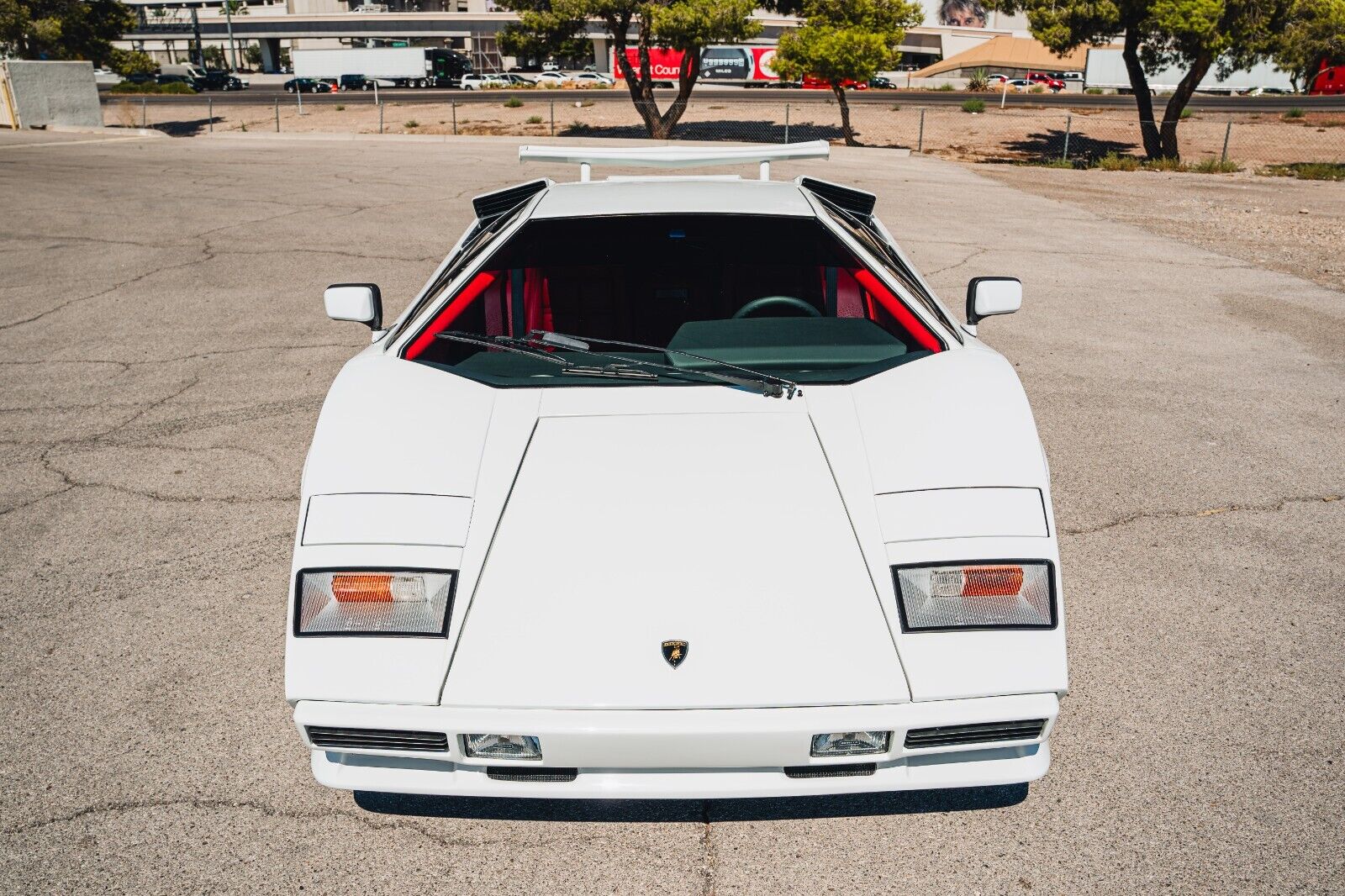 Lamborghini-Countach-Coupe-1984-6