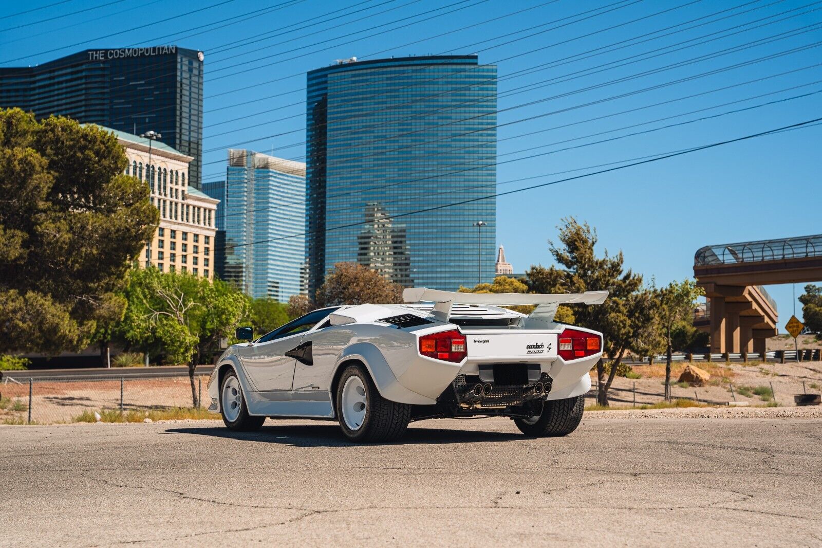 Lamborghini-Countach-Coupe-1984-7