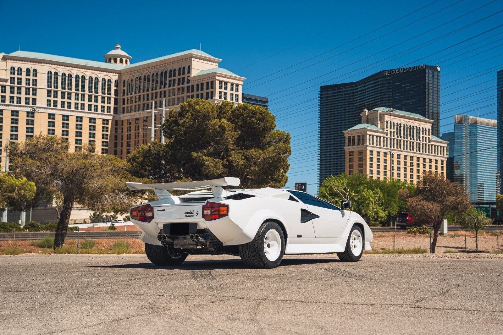 Lamborghini-Countach-Coupe-1984-9